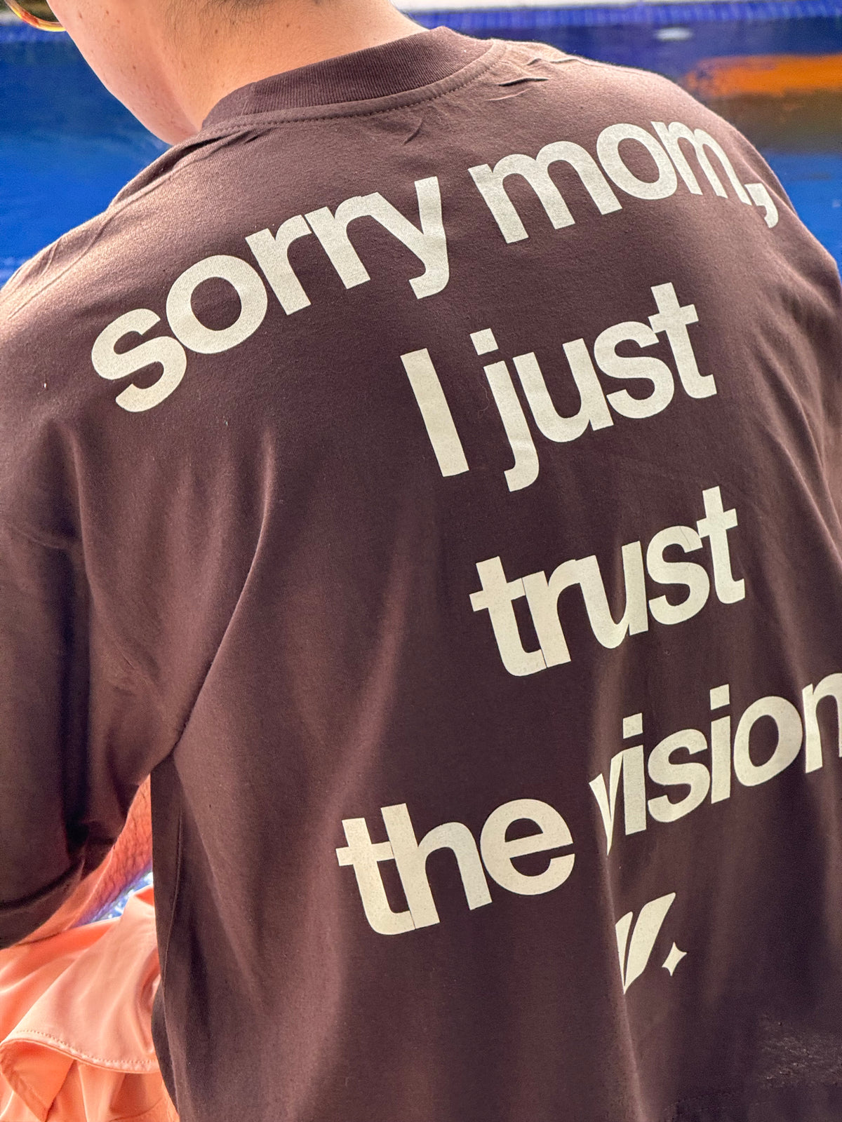 Camiseta "SORRY MOM," café