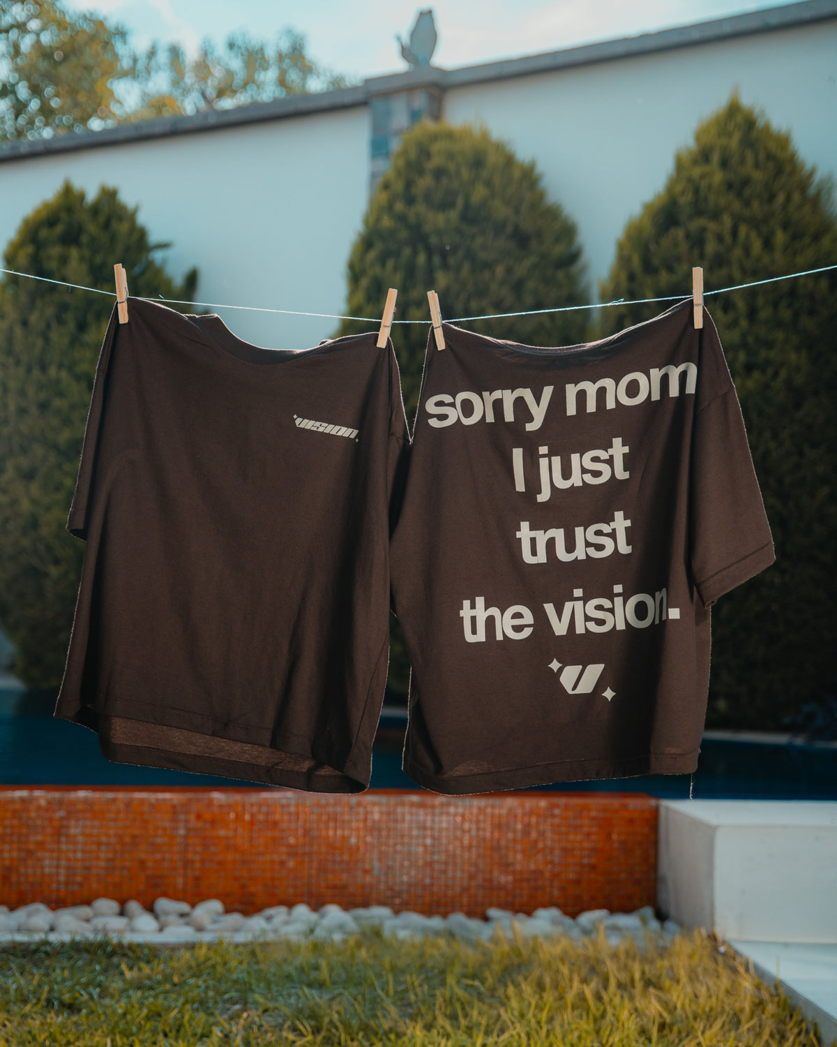Camiseta "SORRY MOM," café